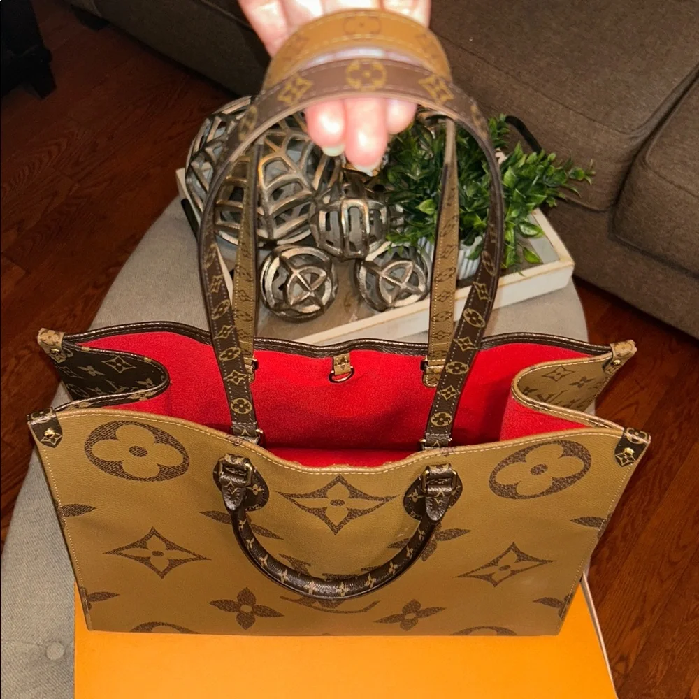 Louis Vuitton Onthego GM shoulder bag - Picture 4 of 17